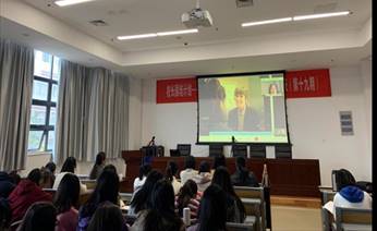 说明:会议室里的人们
描述已自动生成